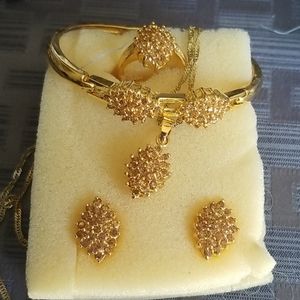 Yellow gemstone jewelry set